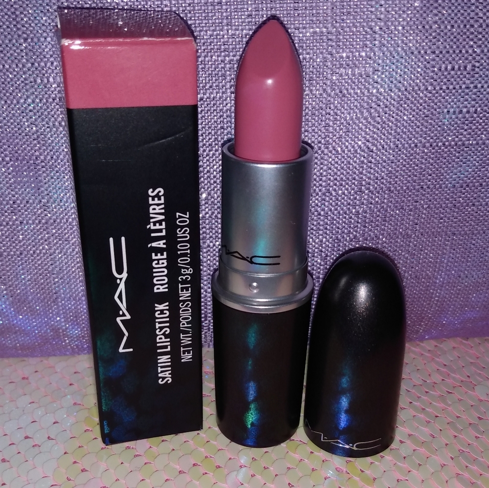 MAC SATIN LIPSTICK